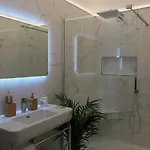 Luxurious Townhouse 10 Mins Walk To Centre Villa *