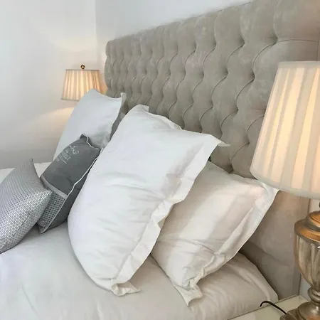 Vila Luxurious Townhouse 10 Mins Walk To Centre *