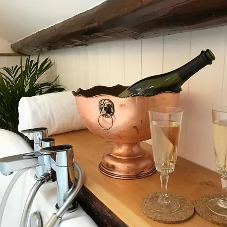 Luxurious Townhouse 10 Mins Walk To Centre *