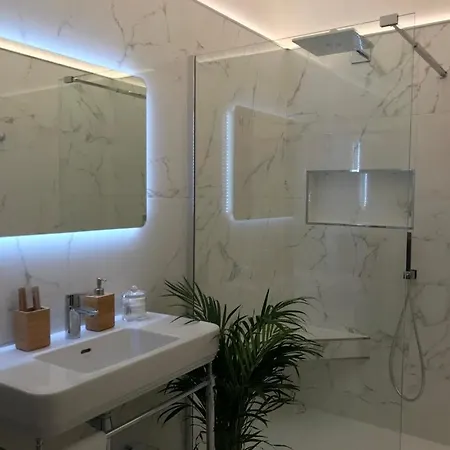 Vila Luxurious Townhouse 10 Mins Walk To Centre