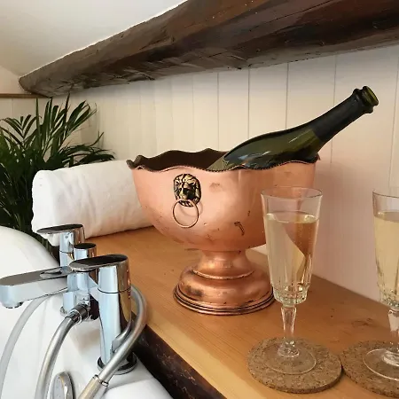 Vila Luxurious Townhouse 10 Mins Walk To Centre