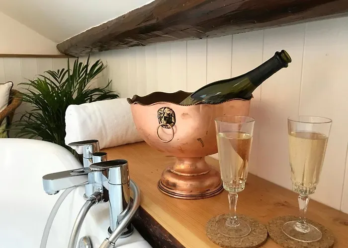 Luxurious Townhouse 10 Mins Walk To Centre *