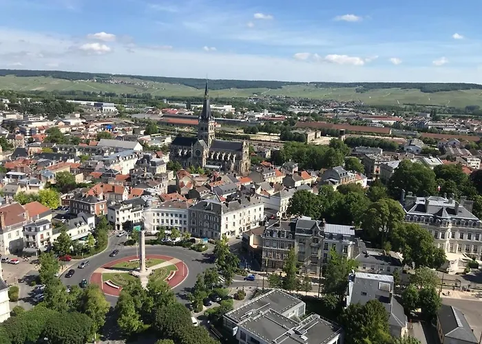 Luxurious Townhouse 10 Mins Walk To Centre Épernay