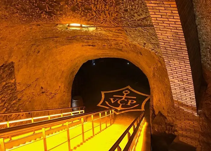 Luxurious Townhouse 10 Mins Walk To Centre