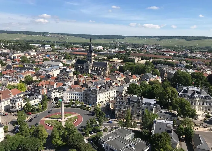 Luxurious Townhouse 10 Mins Walk To Centre *